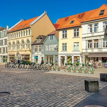 Private Next To Fish Market And Bryggen * Bergen